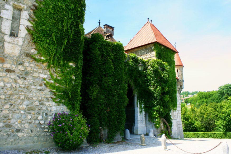 Things to do in Annecy day trip to Château-Montrottier